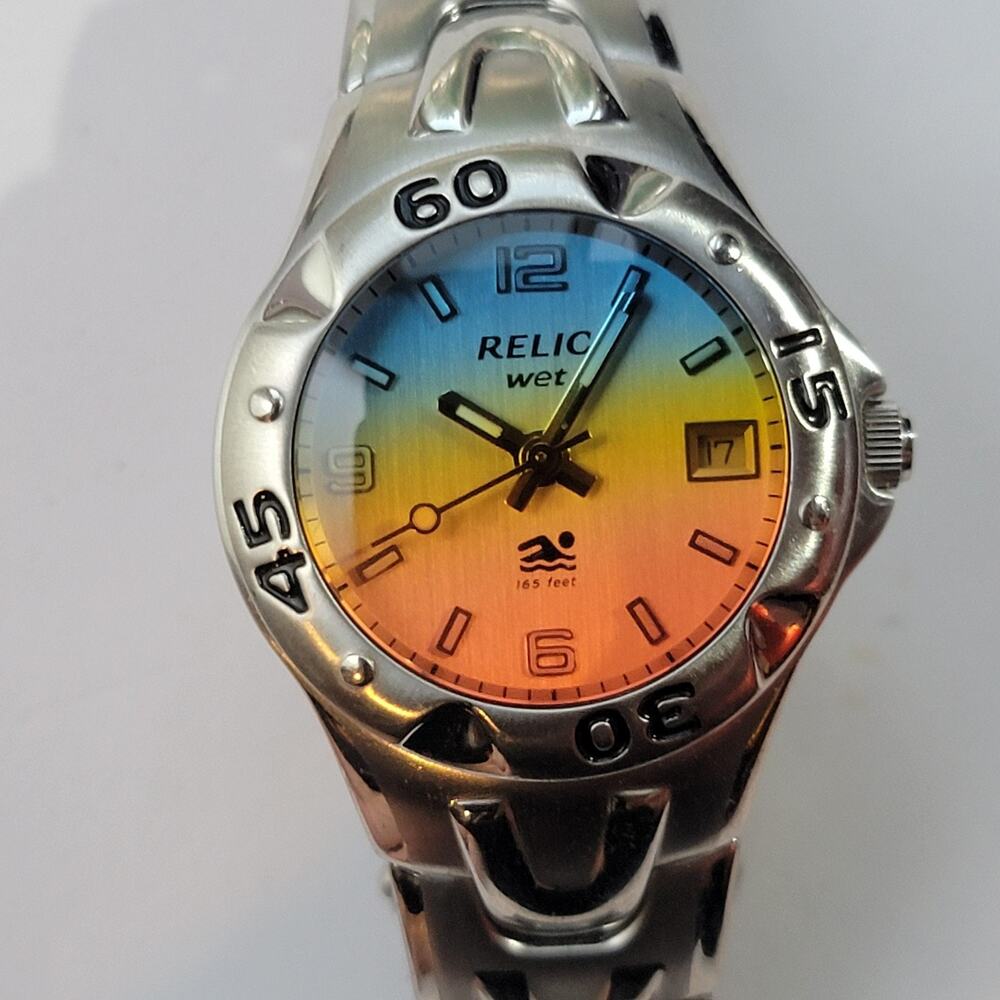 Vintage Relic Wet 165ft Womens Diver Watch 25mm Silver Rainbow Dial Bracelet